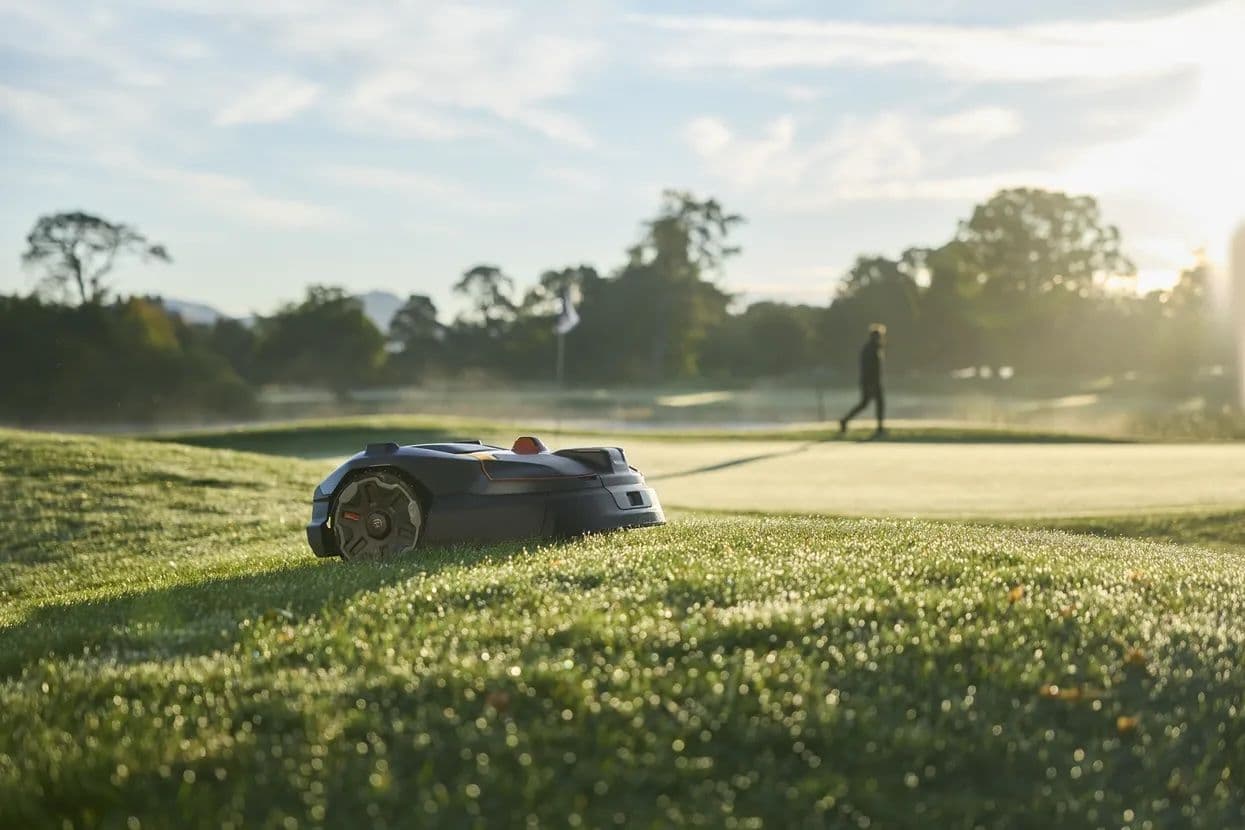 Automower on golf course ruff